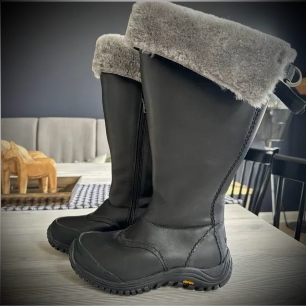 Ugg Miko 6.5 Women's Black Winter Boots with Faux Fur Lining